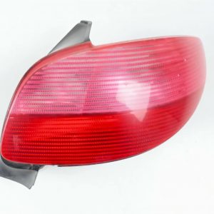 Feu arrière droit sans platine Peugeot 206 d'occasion – AXO SCINTEX 6351P1
