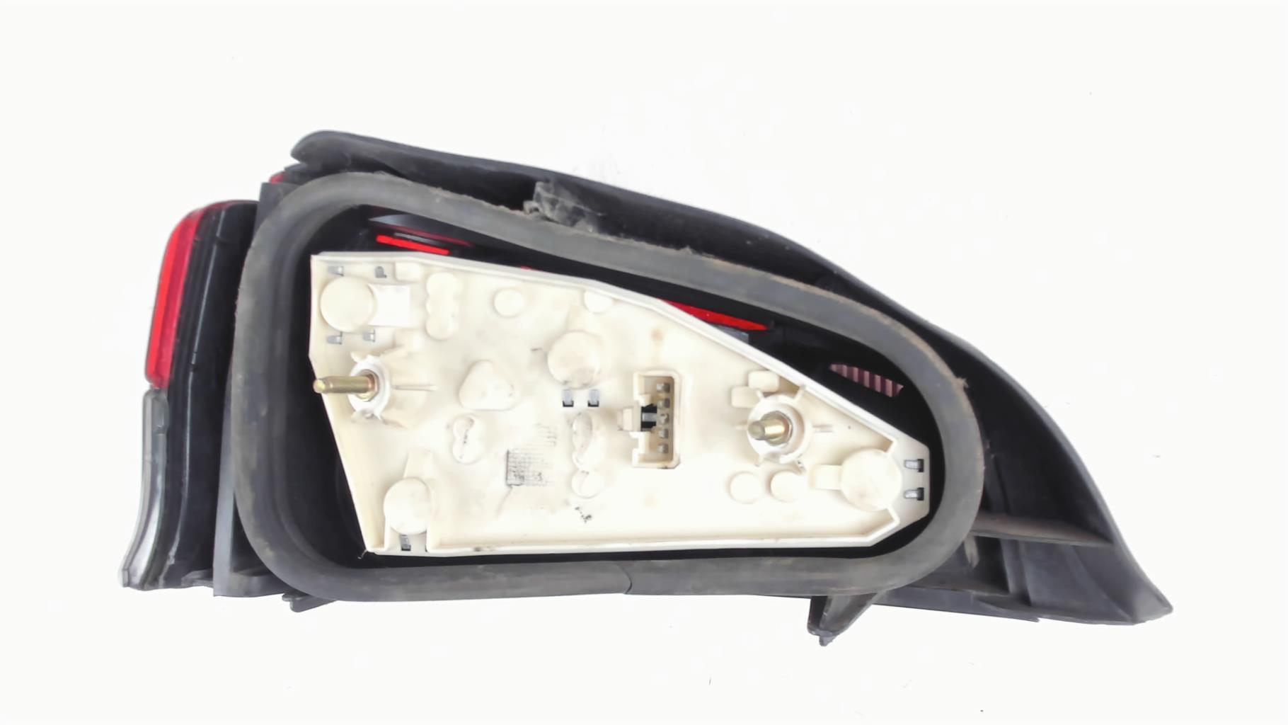 Feu arrière droit avec platine Peugeot 106 I d'occasion – AXO SCINTEX 635184 | 84611 | ARV80 – Image 2