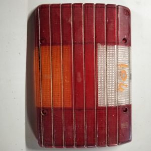 Cabochon feu arrière gauche Peugeot 104 d'occasion – QUILLERY 26531G