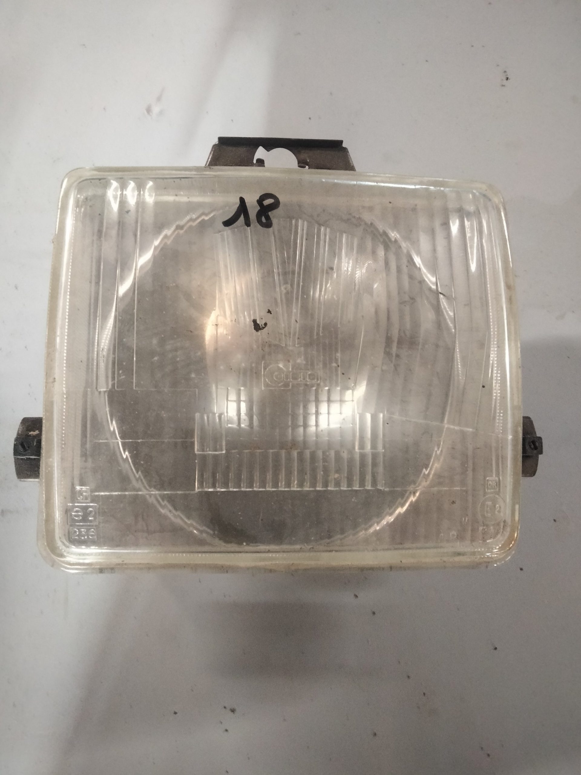 Phare gauche ou droit Peugeot 104 d'occasion – Cibié 470316