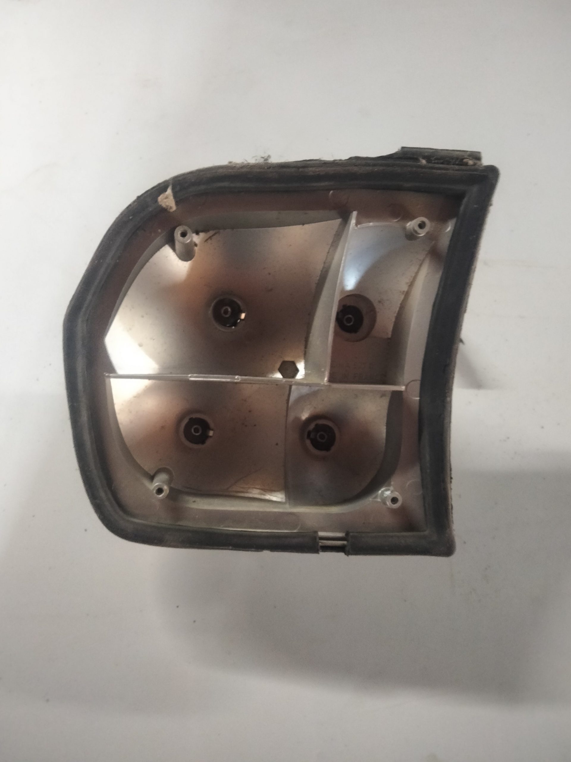 Platine feu arrière gauche Peugeot 504 d'occasion – seima 627G