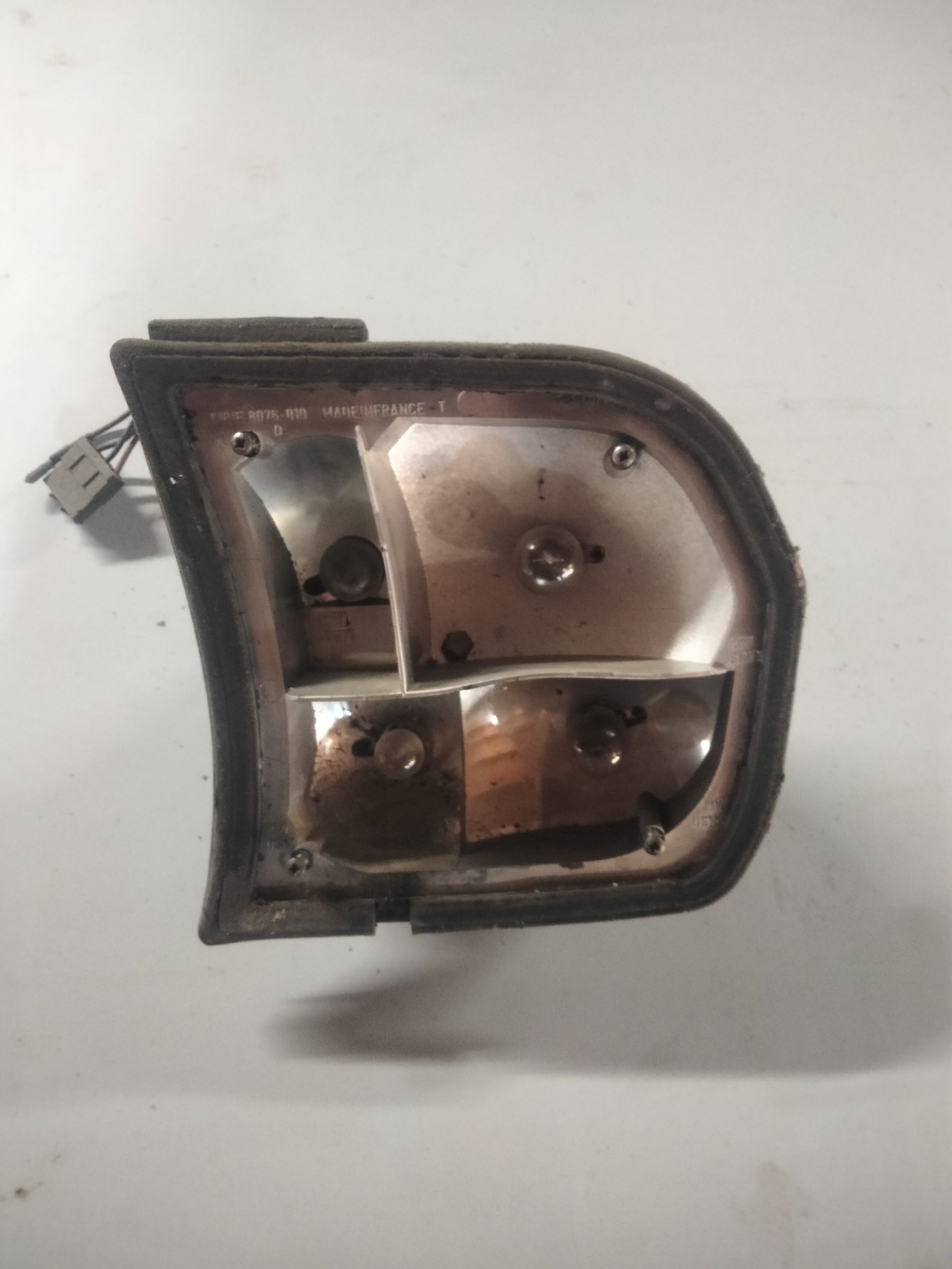 Platine feu arrière droit Peugeot 504 d'occasion – Cibié 8076-010