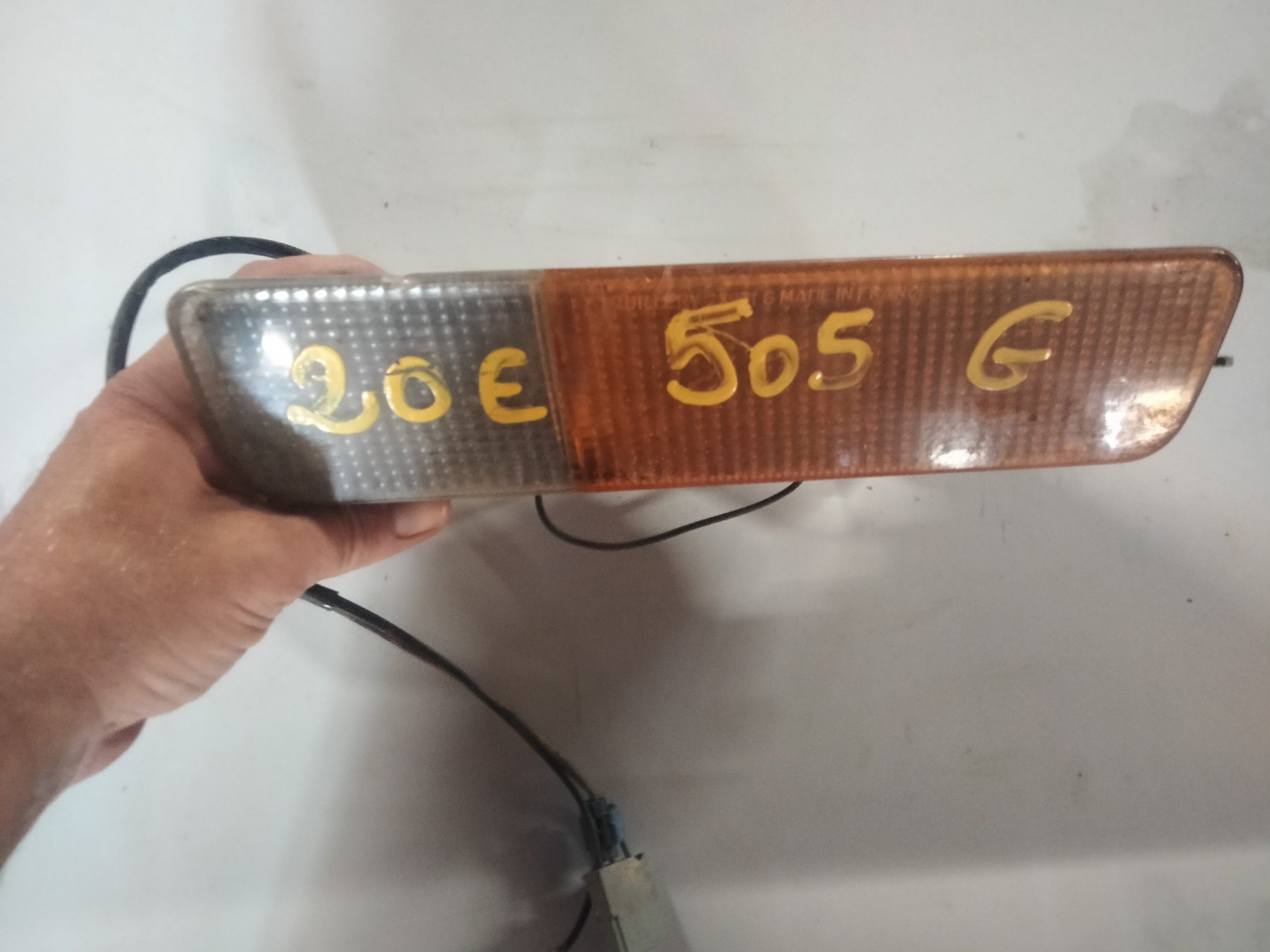 Feu clignotant veilleuse gauche avec platine Peugeot 505 Berline Peugeot 505 Break d'occasion – QUILLERY 25971G