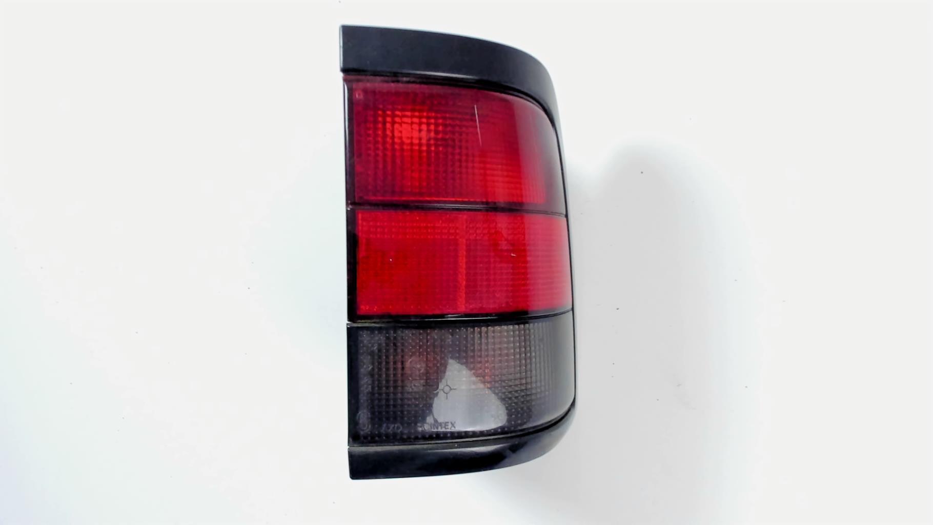 Feu arrière droit avec platine Peugeot 806 MPV d'occasion – AXO SCINTEX 6351A4