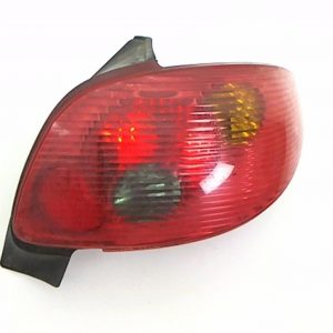 Feu arrière droit avec platine Peugeot 206 d'occasion – AXO SCINTEX 6351S0