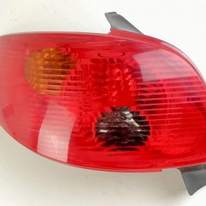 Feu arrière gauche avec platine Peugeot 206 d'occasion – AXO SCINTEX 6350S0