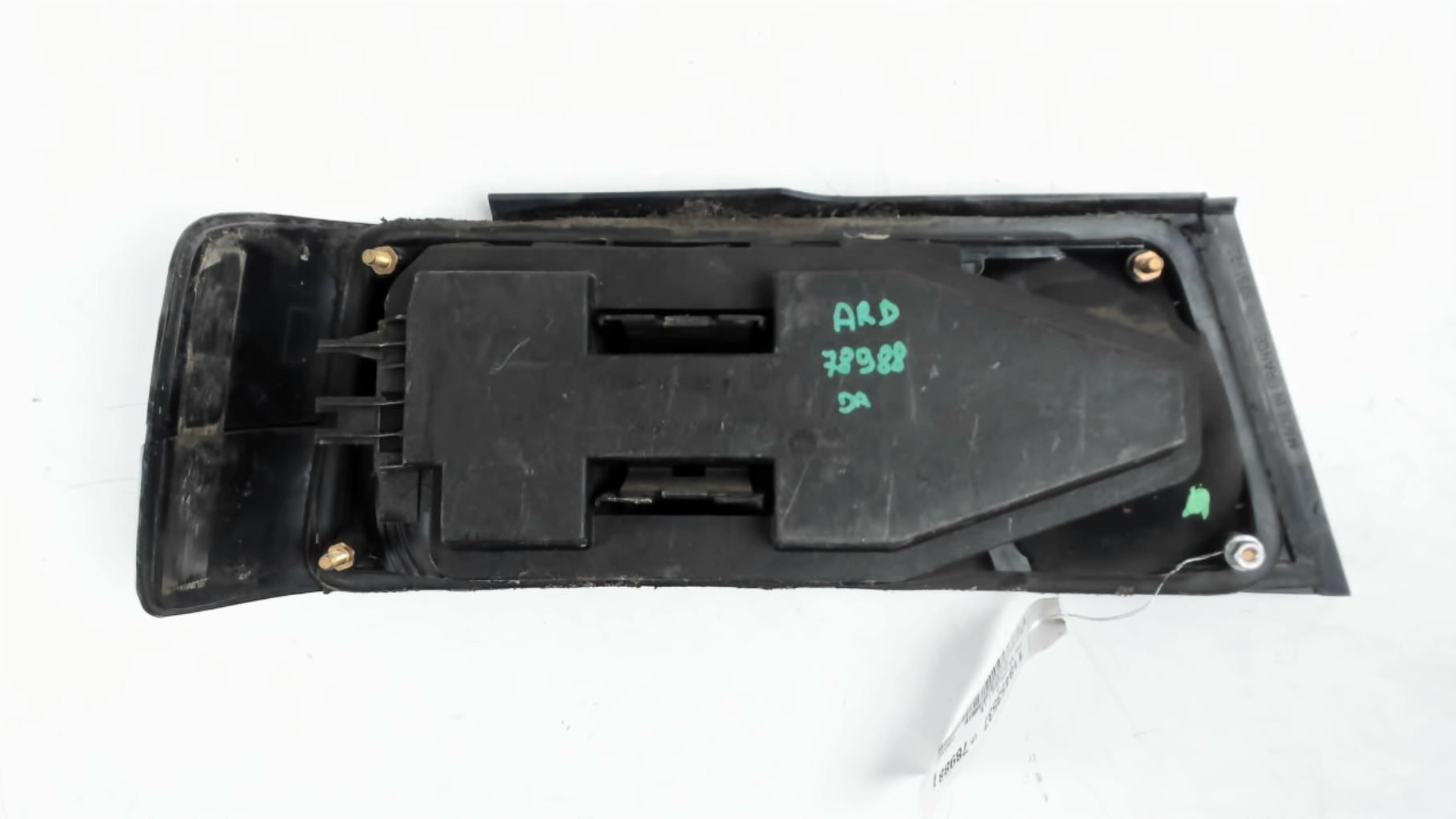 Feu arrière Droit Peugeot 405 I Berline d'occasion – Signalvision 2147 – Image 2