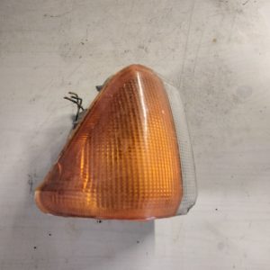 Clignotant droit avec platine Peugeot 305 II Berline Peugeot 305 II Break d'occasion – FRANKANI 3080803