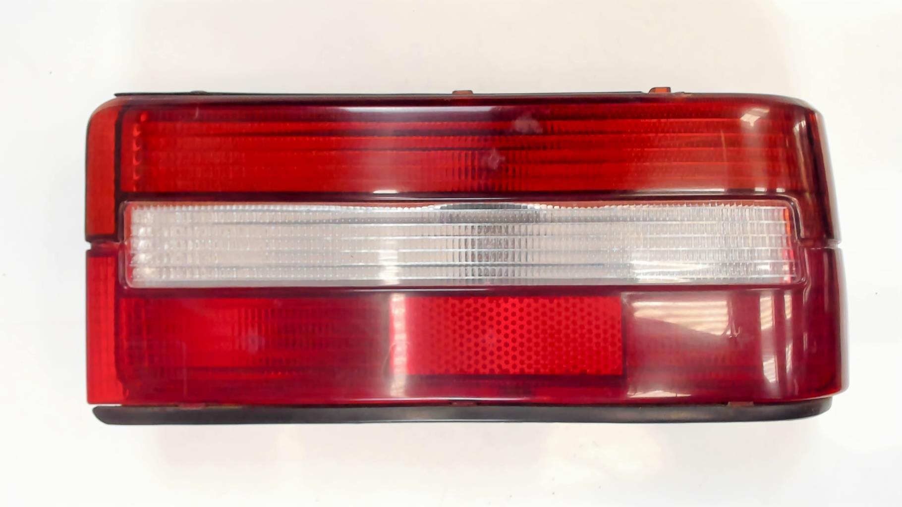 Feu arriere droit avec platine peugeot 309 i doccasion axo scintex 10281d