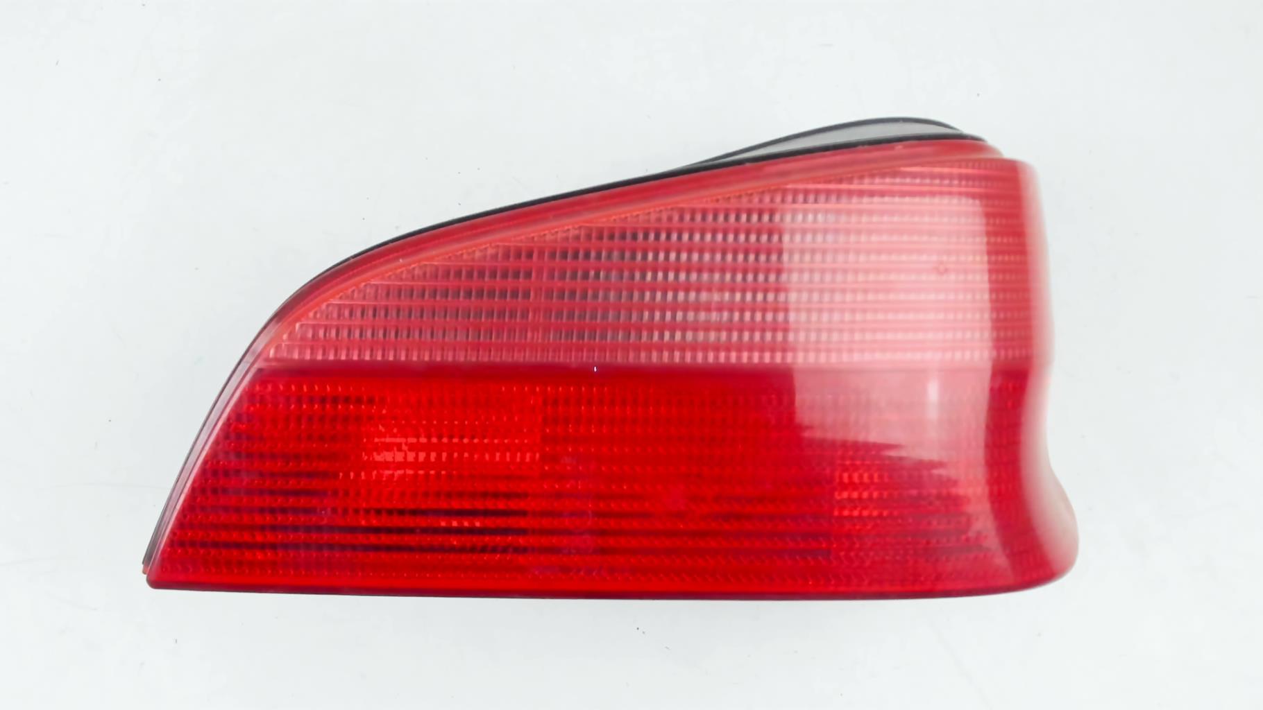 Feu arriere droit peugeot 106 ii doccasion valeo 6351g6